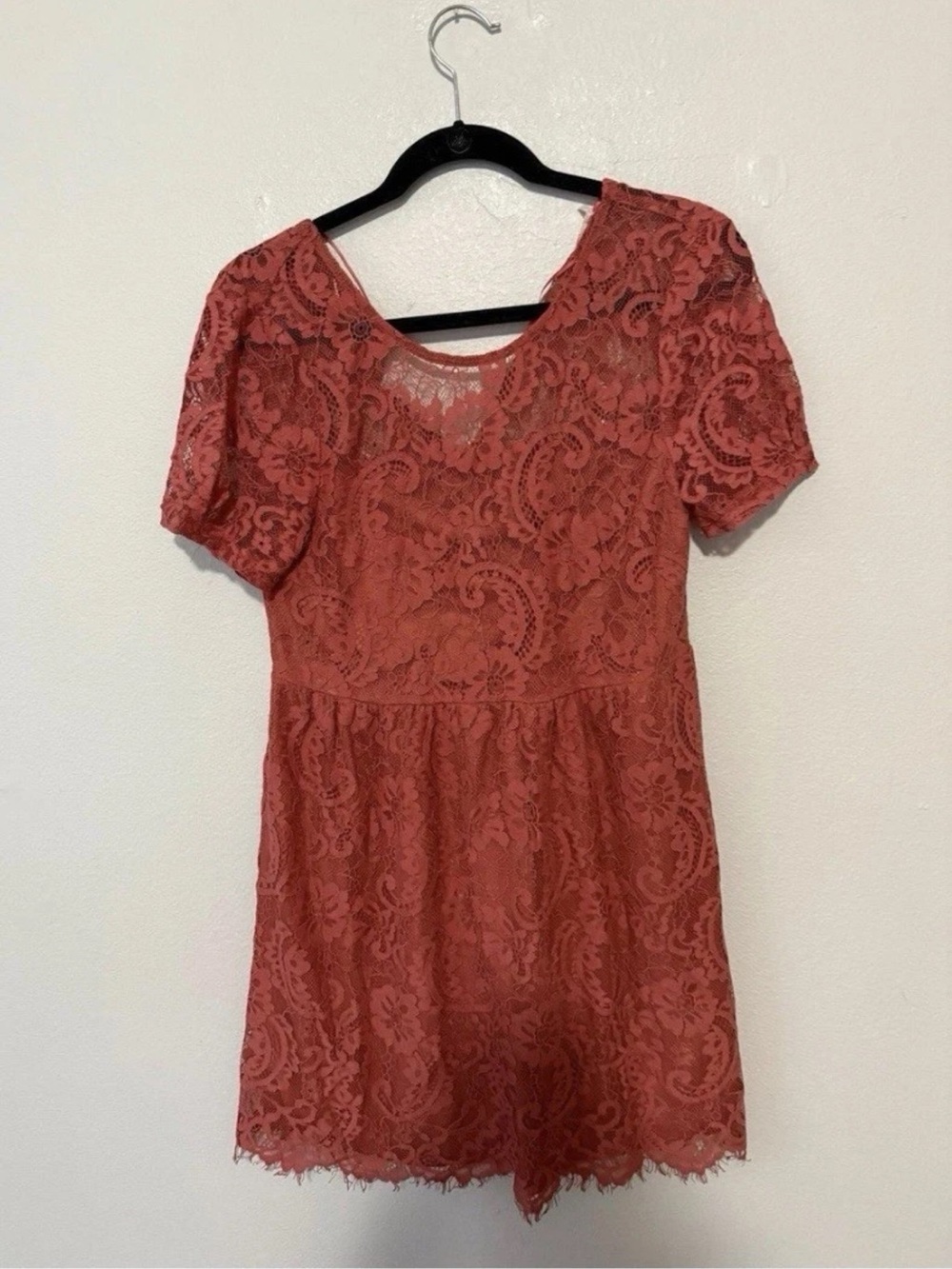 Francesca’s  sexy Lace Short Sleeve Dress in Dusty Coral Sz M   New